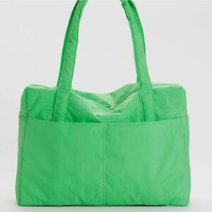 BAGGU cloud carry on color Aloe